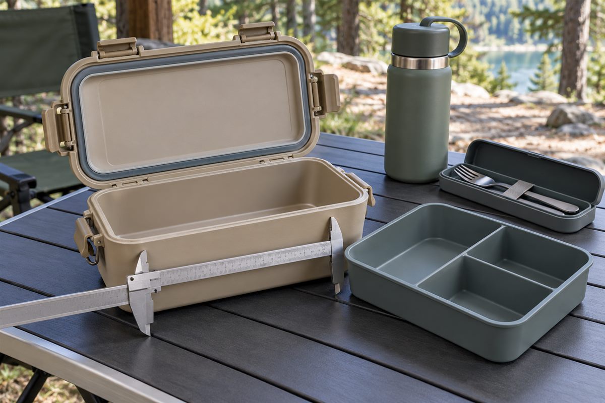 Seal Clearance Review illustrating review closure and seal access for 4-in-1 lunch box set component fit