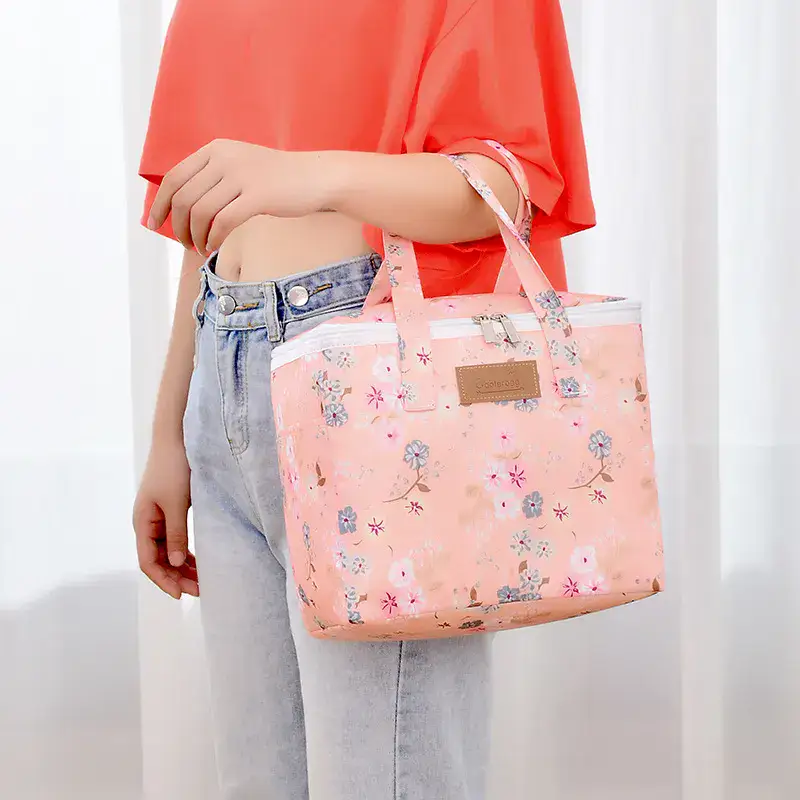 Insulated Portable Square Picnic Or Lunch Bag Dimensions and fit product detail